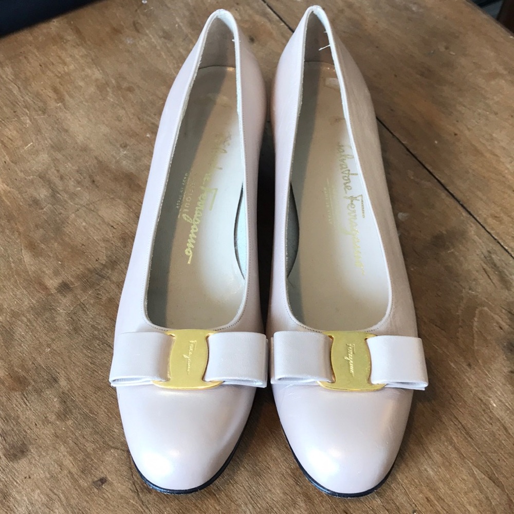 Ferragamo classic pumps